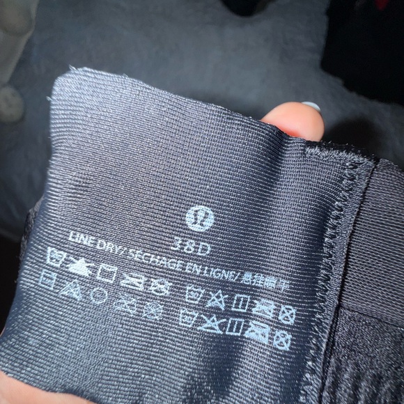 Lululemon Athletica Black Cross-Back Sports Bra - Picture 4 of 4